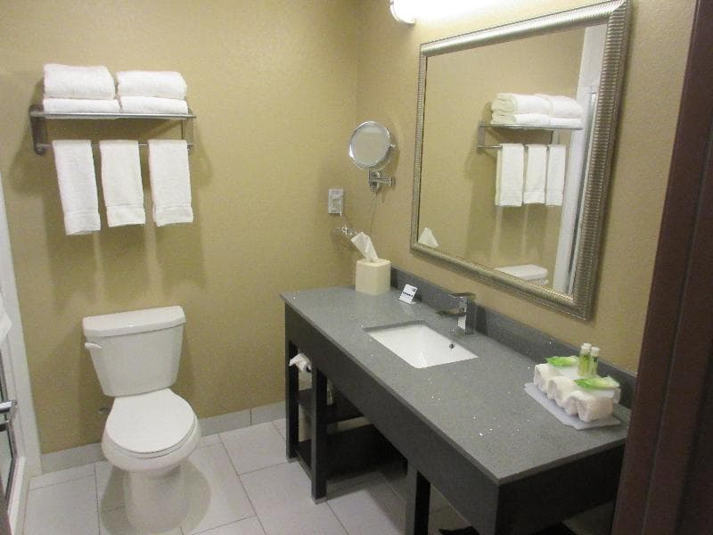 Holiday Inn Express And Suites Butler 3