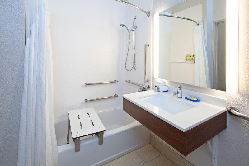 Holiday Inn Express & Suites Rancho Mirage 5