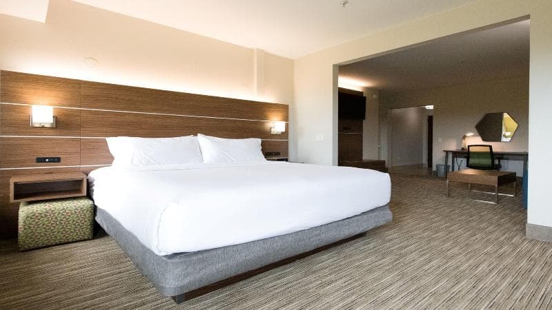 Holiday Inn Express And Suites Lexington Nw The Vi 4