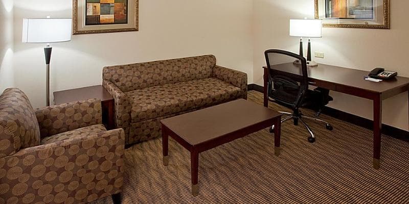 Holiday Inn Express And Suites Austin South Buda 3