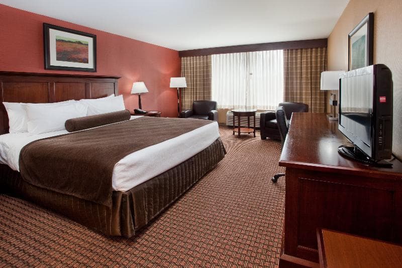 Ramada By Wyndham Cleveland Independence photo 1