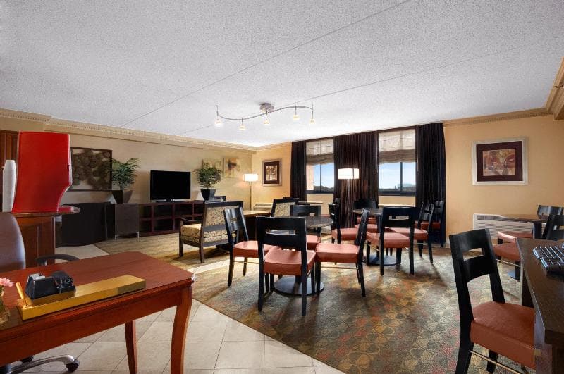 Crowne Plaza Columbus North Worthington 4