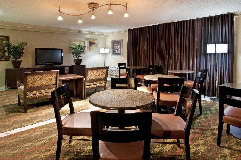 Crowne Plaza Columbus North Worthington 5