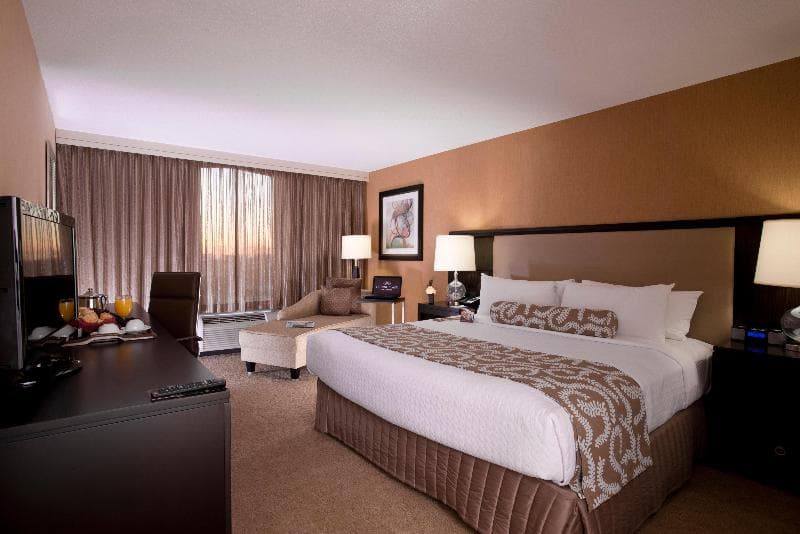 Crowne Plaza Greenville I 385 Roper Mtn Rd 3
