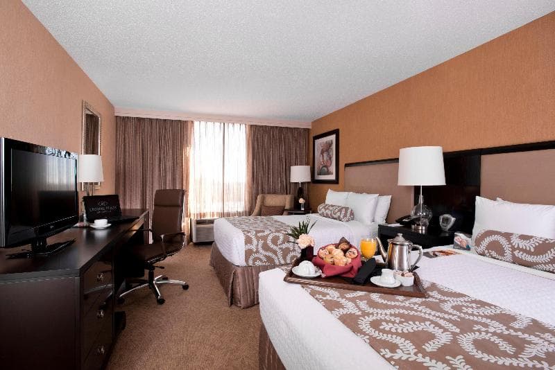 Crowne Plaza Greenville I 385 Roper Mtn Rd 5