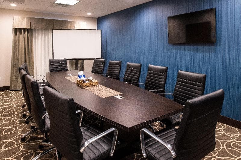 Holiday Inn Express & Suites Bakersfield Airport photo 1