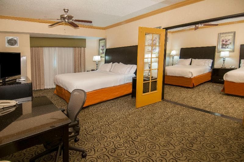 Holiday Inn Express & Suites Bakersfield Central 4