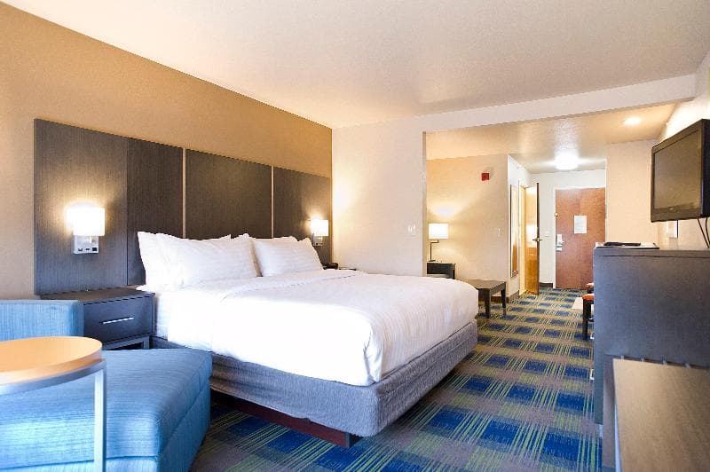 Holiday Inn Express And Suites Brookings 3