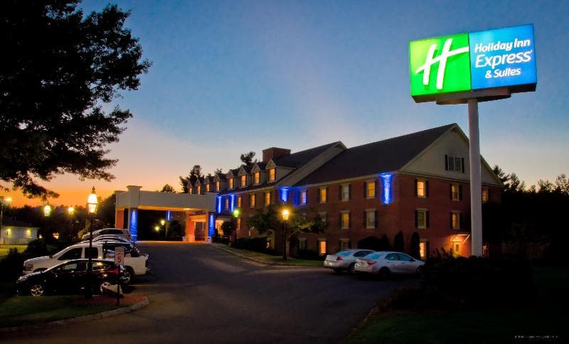 Holiday Inn Express & Suites Merrimack photo 1