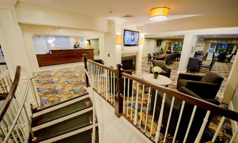 Holiday Inn Express & Suites Merrimack 5