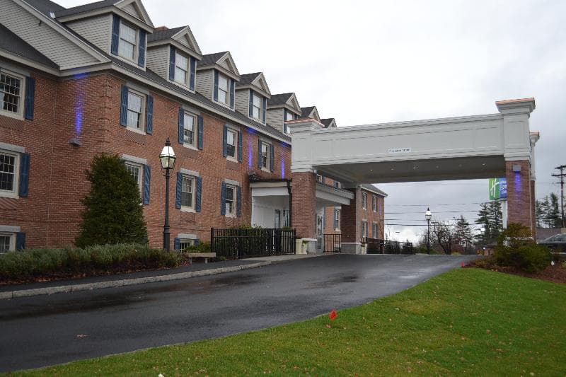 Holiday Inn Express & Suites Merrimack 4