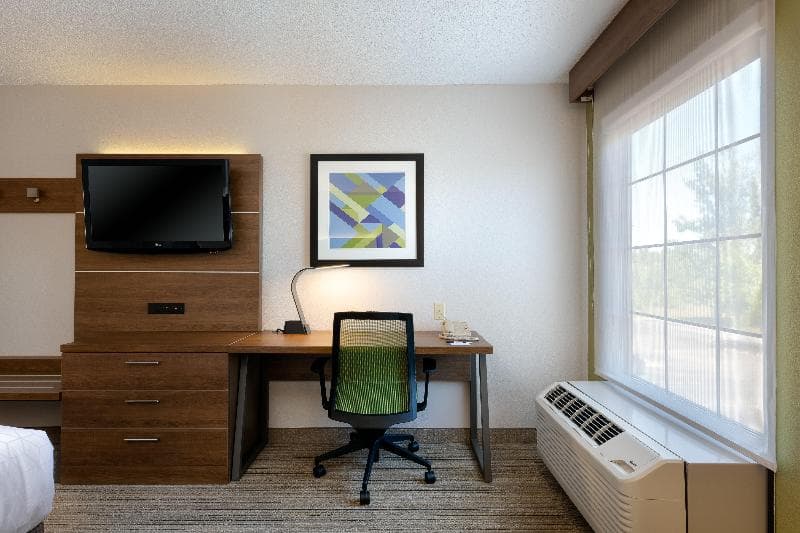 Holiday Inn Express & Suites Milton East I-10 3