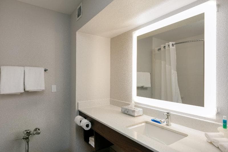 Holiday Inn Express & Suites Milton East I-10 5