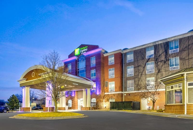 Holiday Inn Express And Suites Kansas City Grandvi 3