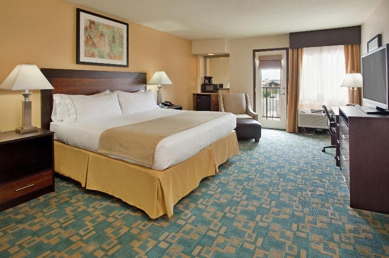 Holiday Inn Express And Suites Branson 76 Central 3