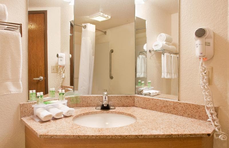 Holiday Inn Express And Suites Branson 76 Central 5