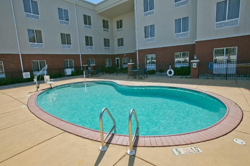 Holiday Inn Express And Suites Brookhaven 3