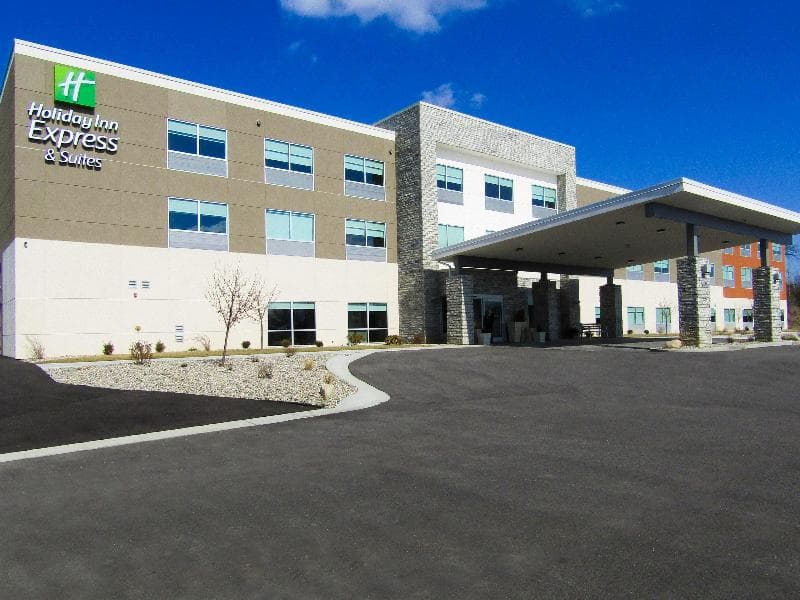 Holiday Inn Express And Suites Coldwater photo 1