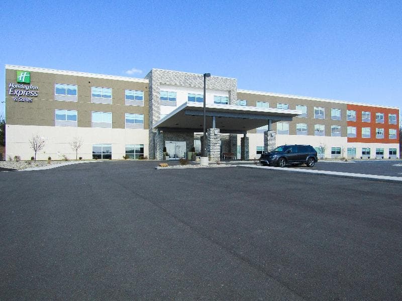 Holiday Inn Express And Suites Coldwater 2