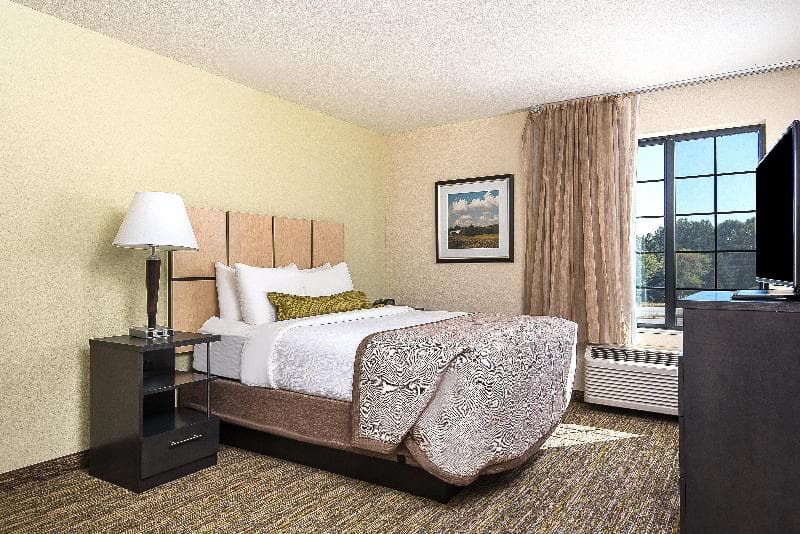 Candlewood Suites Bloomington 3