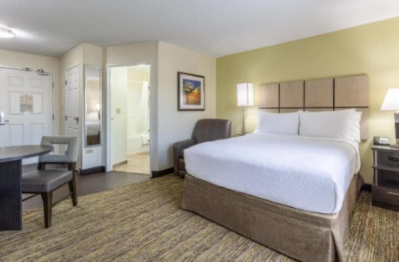 Candlewood Suites Aurora Naperville 3