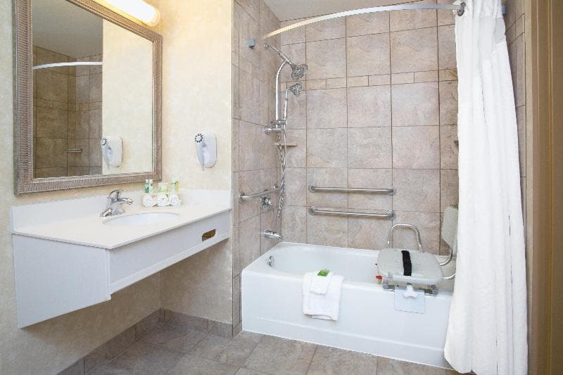 Holiday Inn Express And Suites Minot photo 1