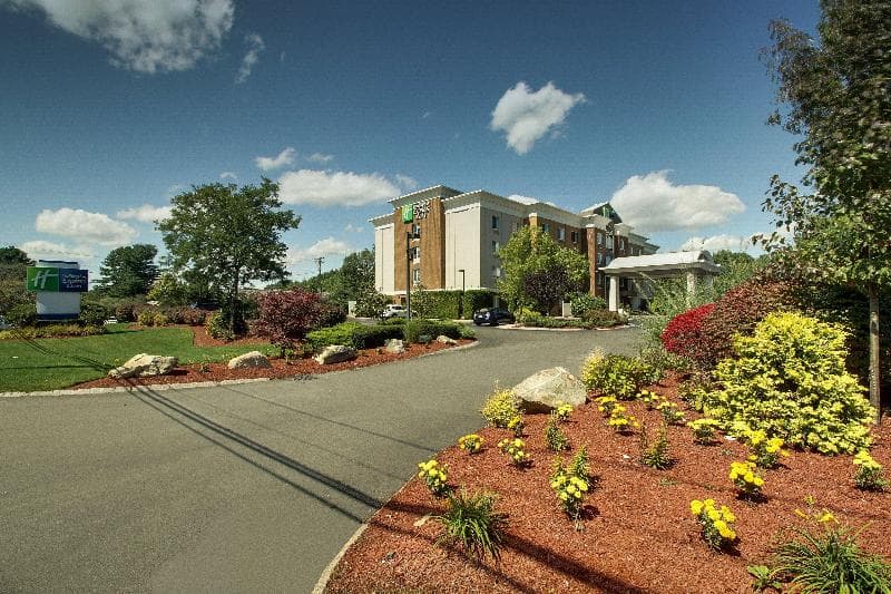 Holiday Inn Express & Suites Middleboro Raynham 3