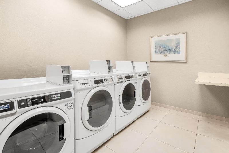 Holiday Inn Express Hotel & Suites Wilmington-Newark 3