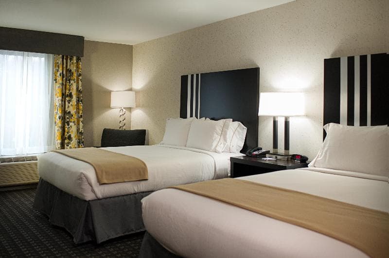 Holiday Inn Express And Suites Madison Central 3
