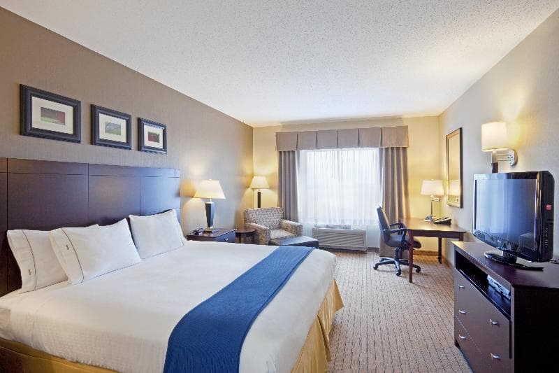 Holiday Inn Express & Suites Malone photo 1
