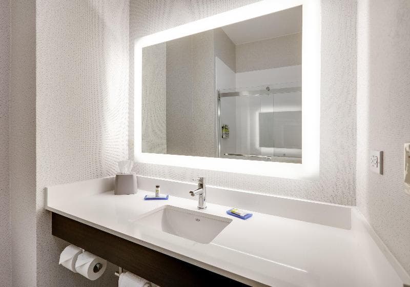Holiday Inn Express And Suites Cleburne 4