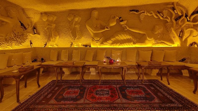Phocas Cave Suites main