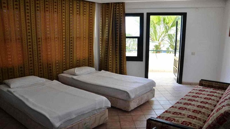 Gold Twins Family Beach Hotel 4