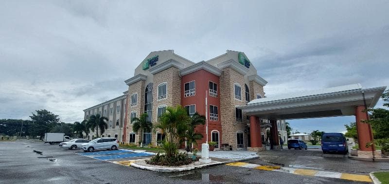 Holiday Inn Express & Suites Trincity Trinidad Airport 2