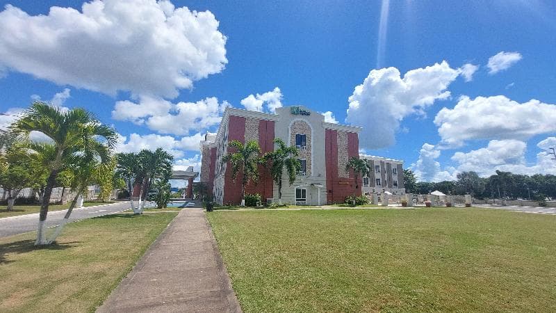 Holiday Inn Express & Suites Trincity Trinidad Airport 3