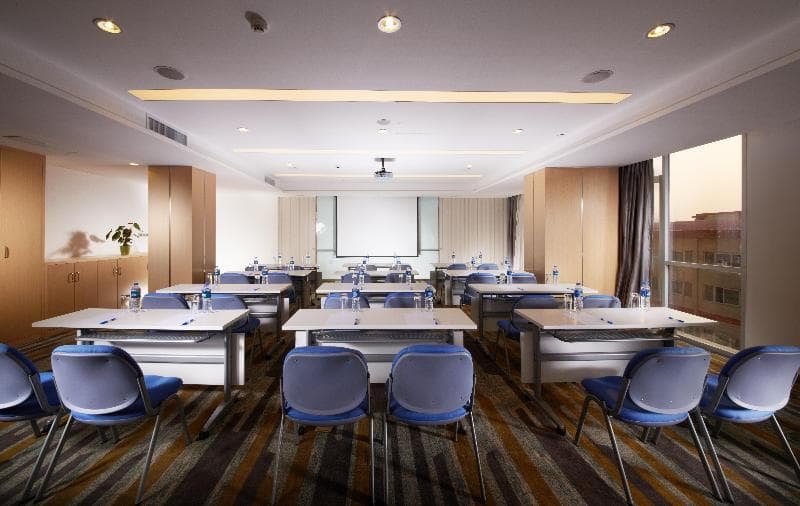 Holiday Inn Express Zhengzhou Airport 4