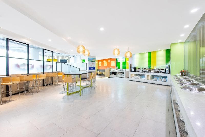 Holiday Inn Express Yangzhou City Center 3