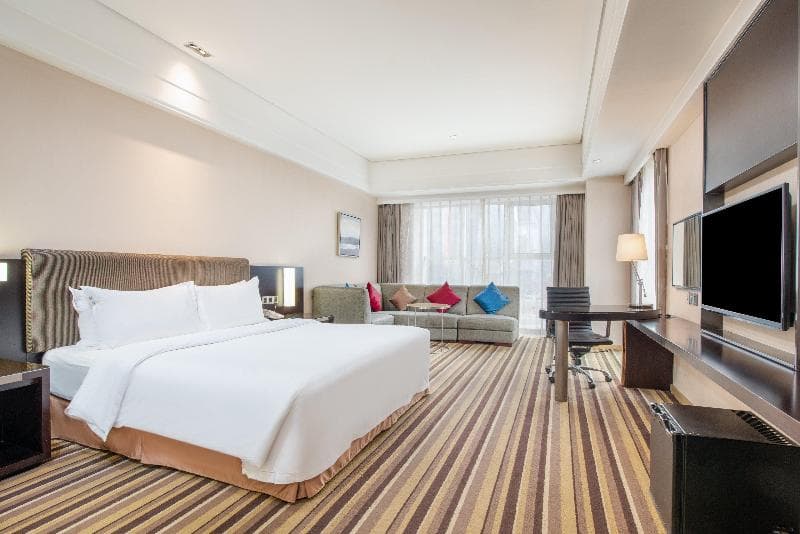 Holiday Inn Express Golden Cor photo 1