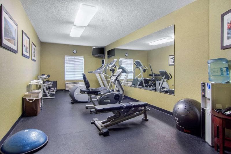 Comfort Inn & Suites 3