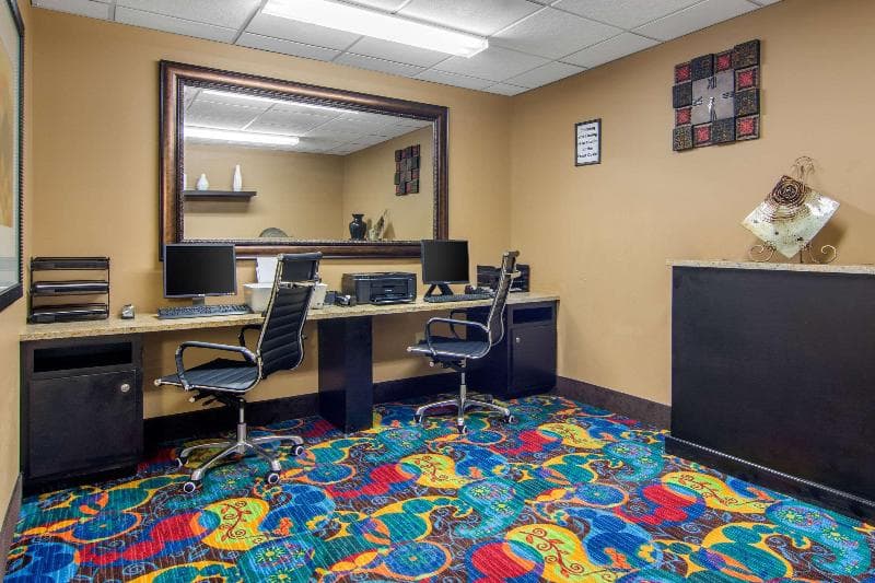 Comfort Inn & Suites 2