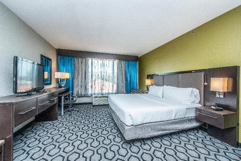 Holiday Inn Express And Suites Charleston Arpt Con photo 1