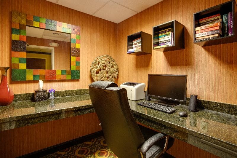 Holiday Inn Express And Suites Charleston Ashley P 5