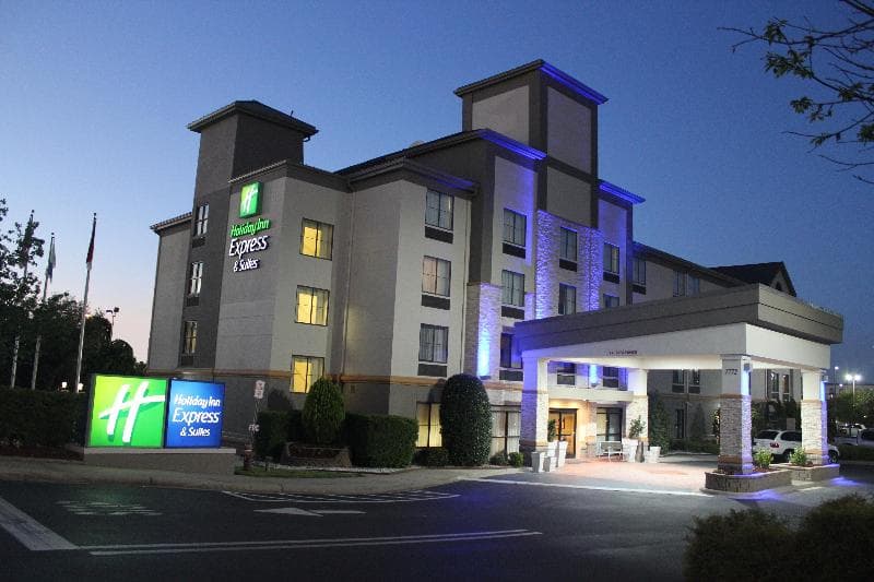 Holiday Inn Express And Suites Charlotte Concord I 2