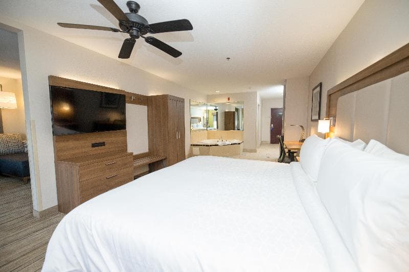 Holiday Inn Express And Suites Clinton 5