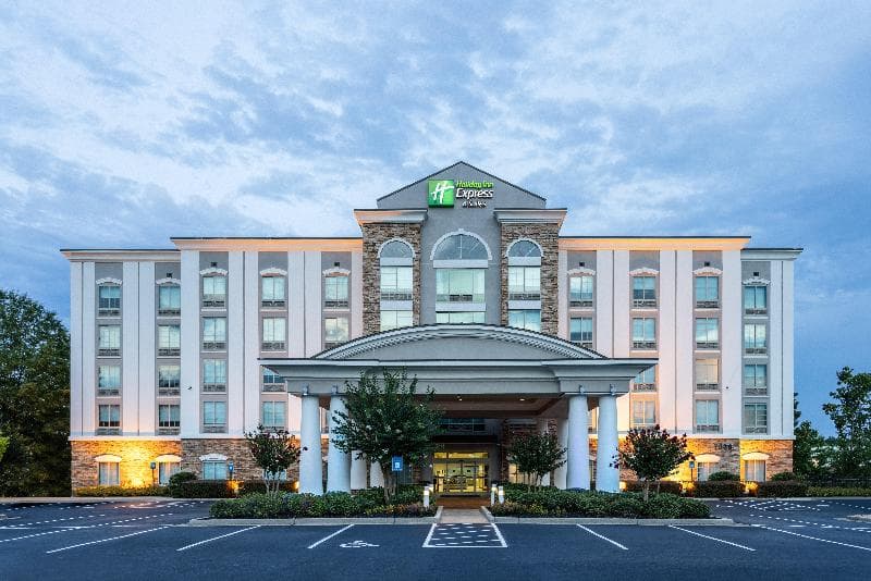 Holiday Inn Express And Suites Columbus At Northla 4