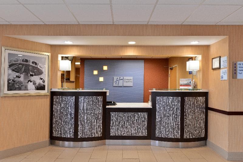 Holiday Inn Express And Suites Cincinnati N Sharon 2