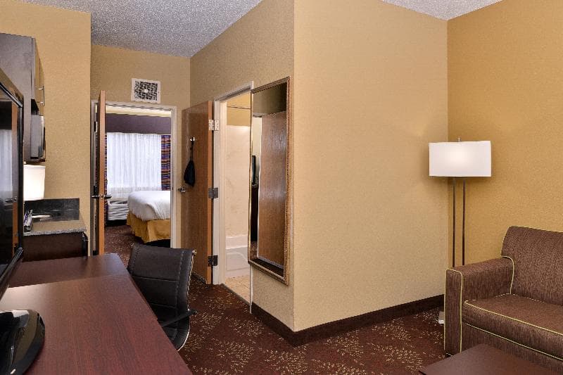Holiday Inn Express And Suites Cincinnati N Sharon 4