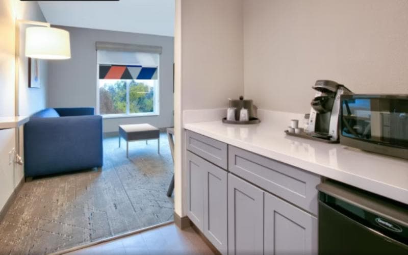 Holiday Inn Express And Suites North Dallas At Pre 4