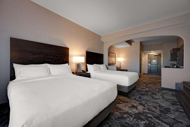 Holiday Inn Express And Suites Denver Airport photo 1