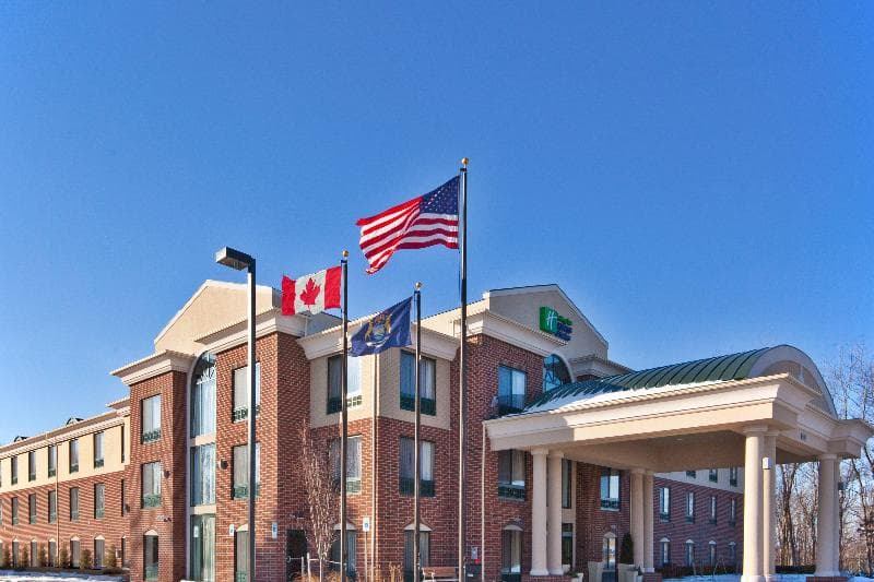 Holiday Inn Express And Suites Detroit Novi 2